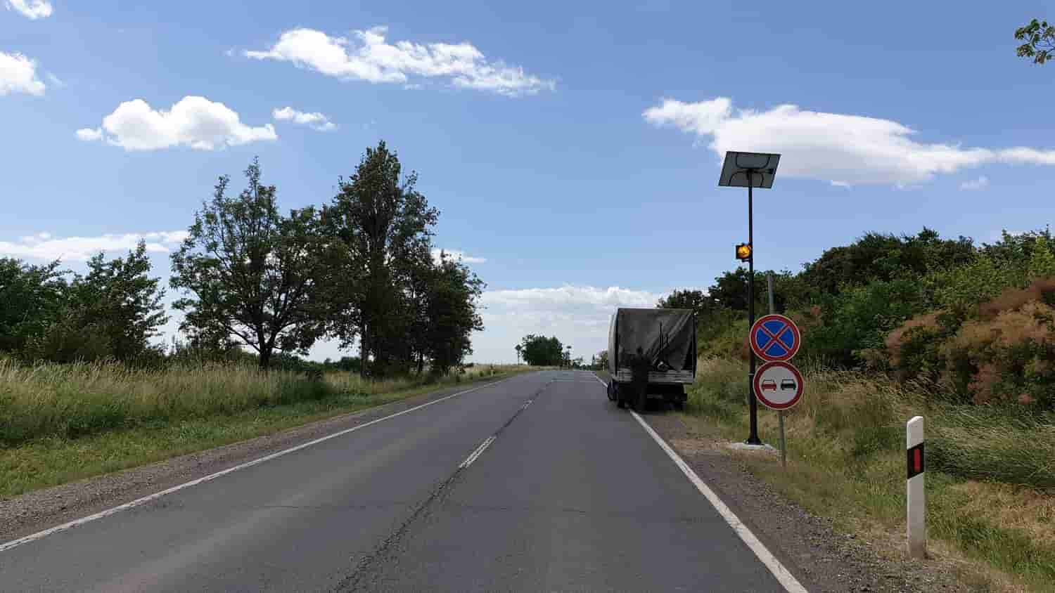utcai napelemes kandeláber